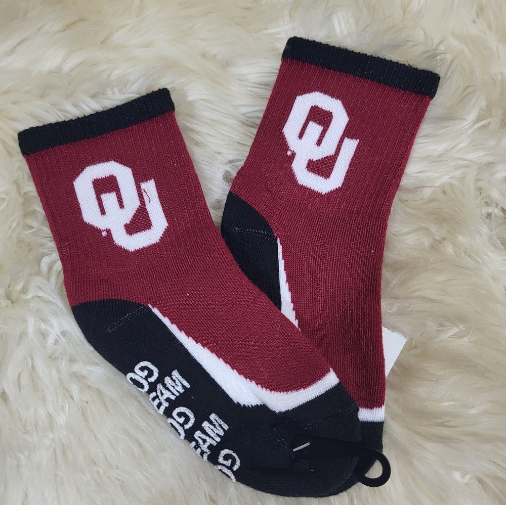 Oklahoma Collage Youth Grip Socks NWT